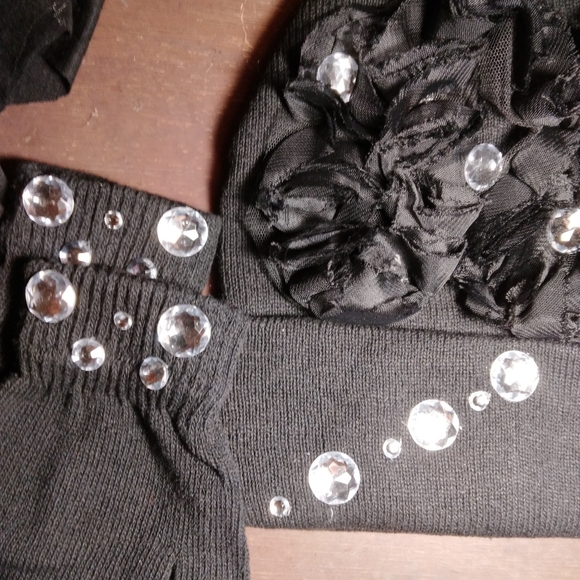 Boots,hats,masks gloves - Picture 3 of 3